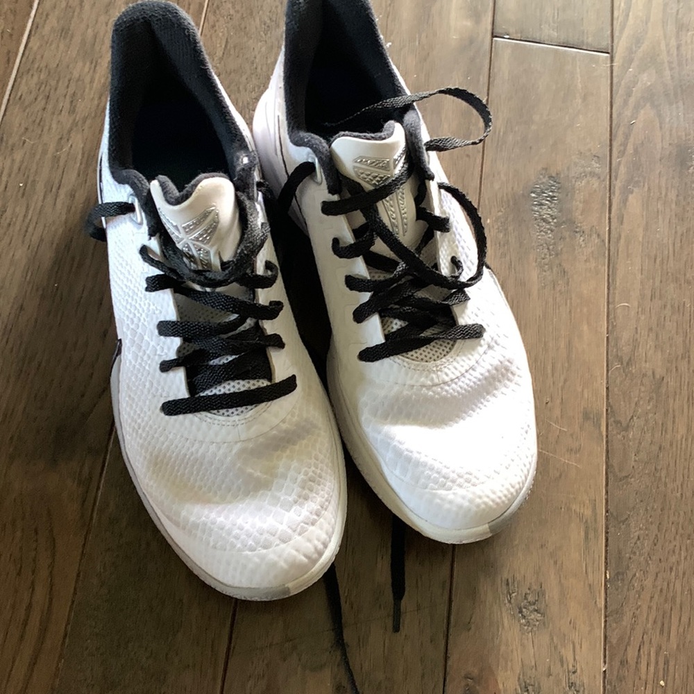 Nike cross trainer shoes